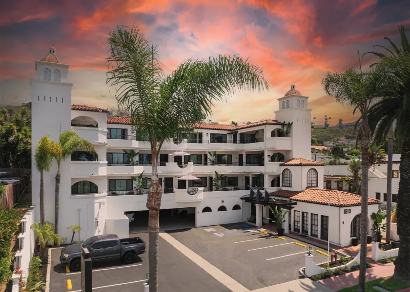 The Surfbreak Hotel - Image 1