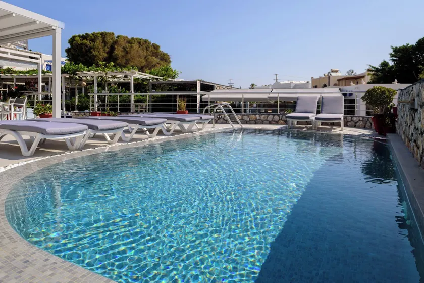 Akis Hotel - Image 1