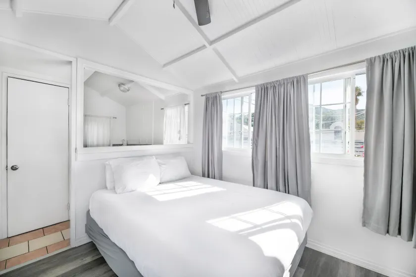Hermosa Hotel - Image 1