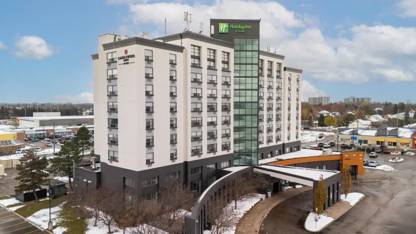 Holiday Inn Hotel & Suites London by IHG - Image 1