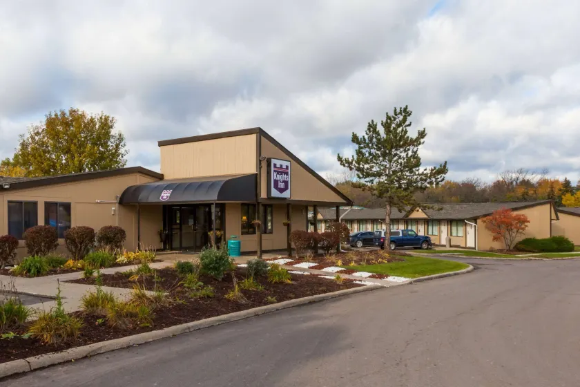 Knights Inn Flint - Image 1