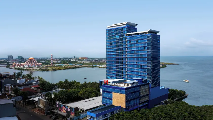 Swiss-Belhotel Waterfront Makassar - Image 1