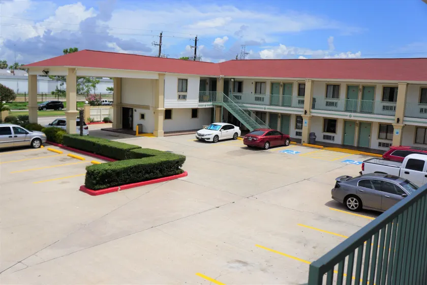 Palace Inn - Antoine - Image 1