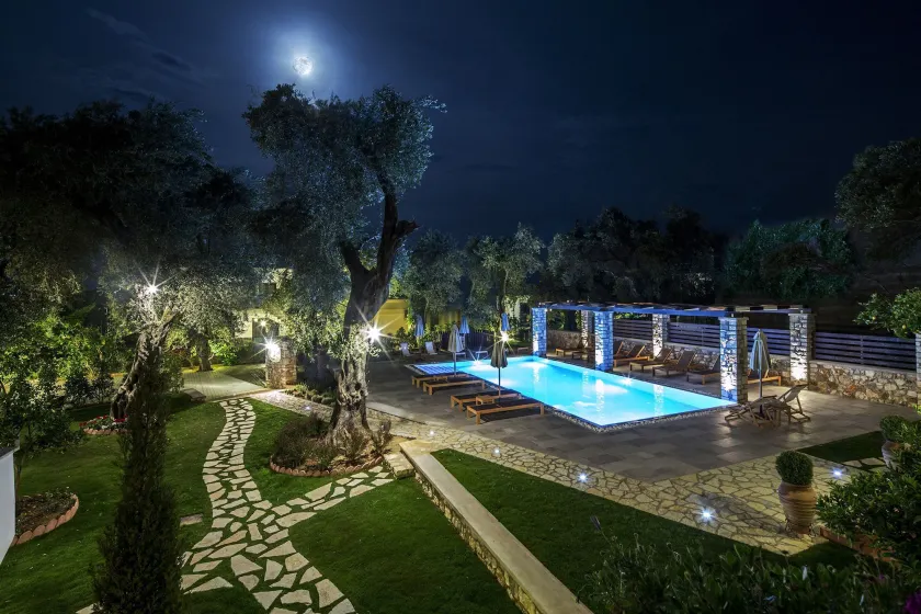 Vassilis Guest House - Image 1