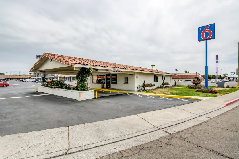 Motel 6 Manteca CA - Image 1