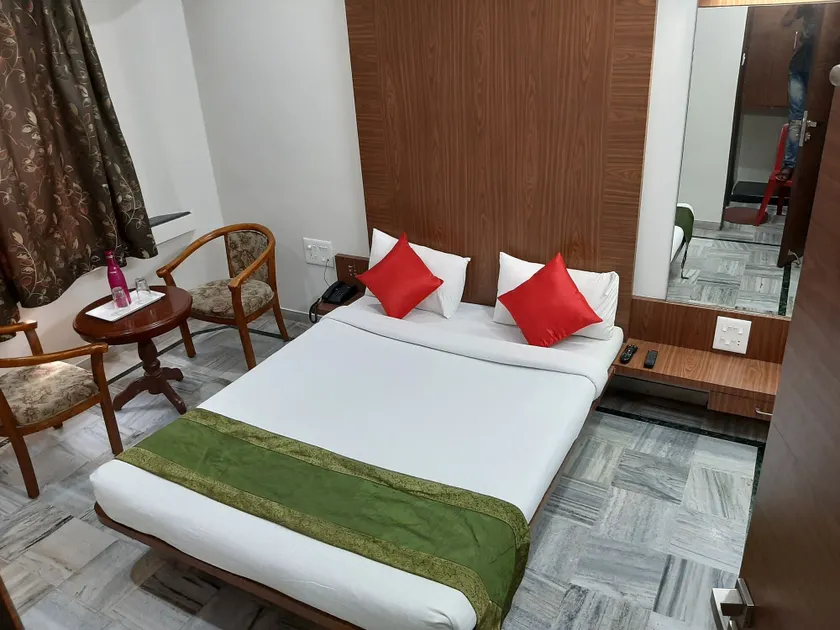 City Palace Hotel होटल सिटी पैलेस - Image 1