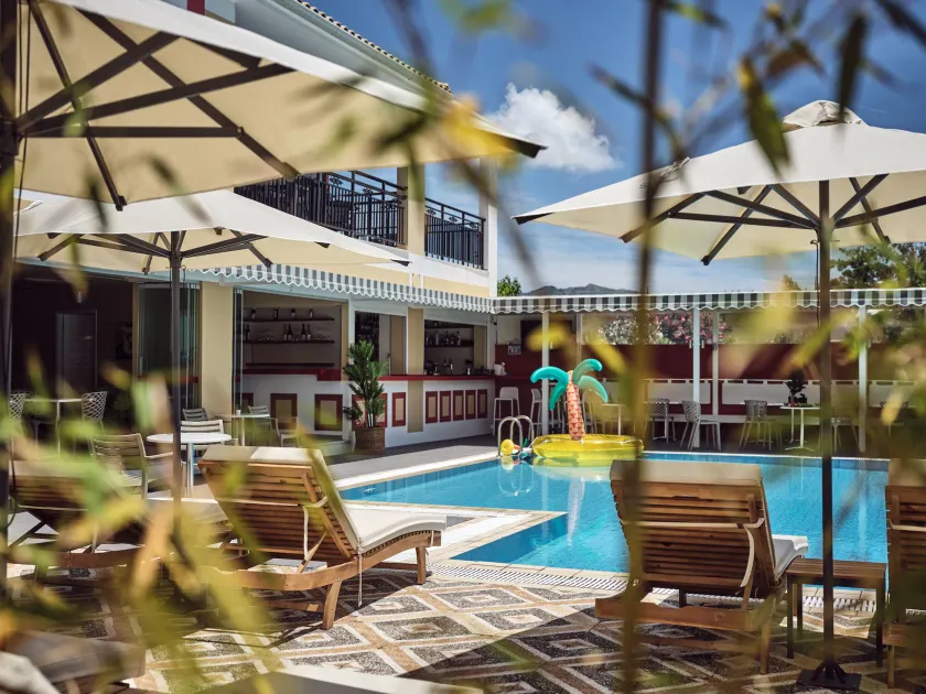 Cactus Hotel - Image 1