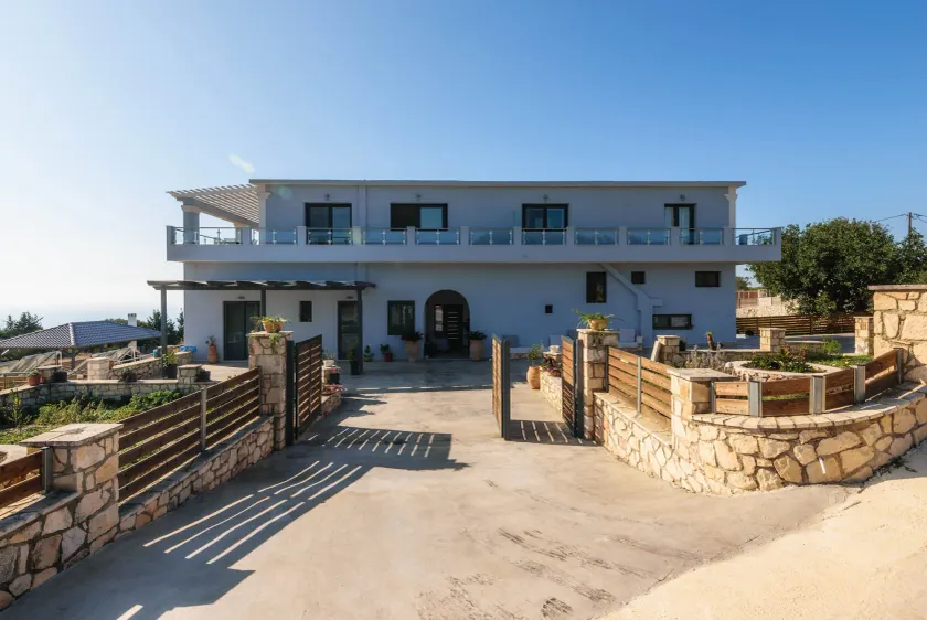 Alonaki Apartments - Image 1