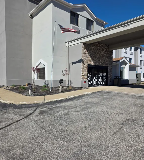 Austinburg Hotel - Image 1