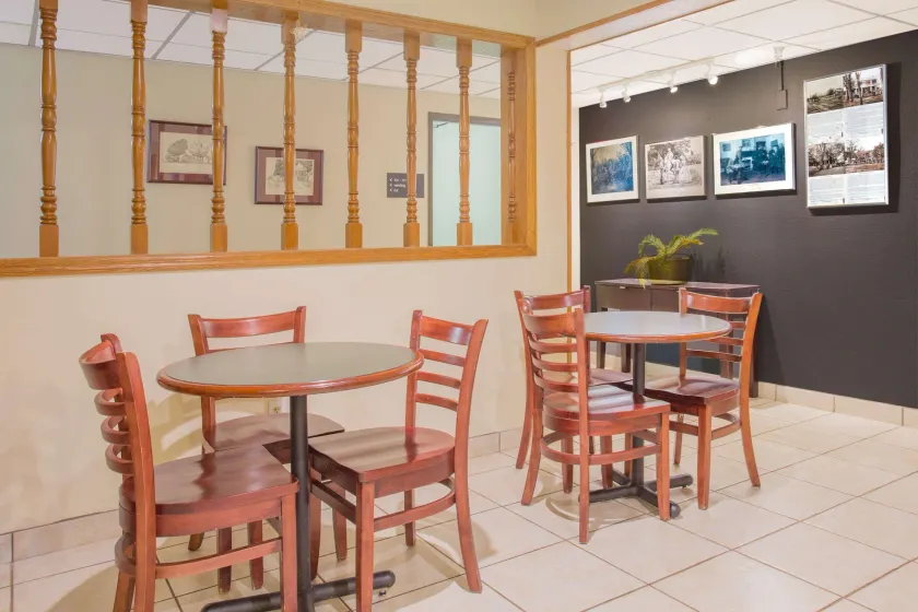 Super 8 by Wyndham Appomattox VA - Lobby