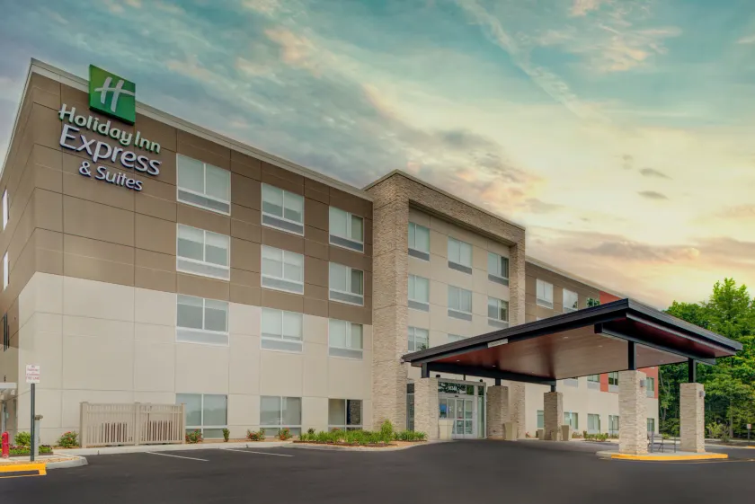 Holiday Inn Express & Suites - King George - Dahlgren by IHG - Image 1