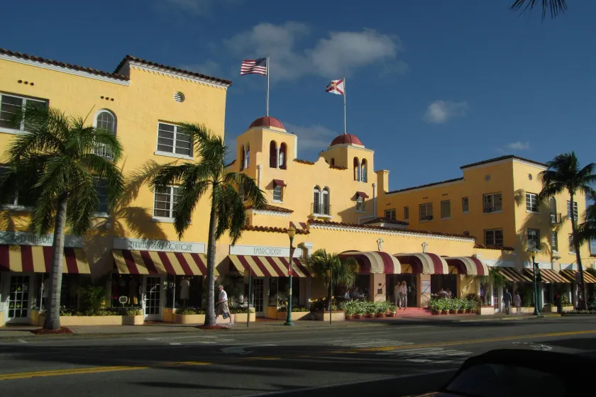Colony Hotel & Cabaña Club - Image 1