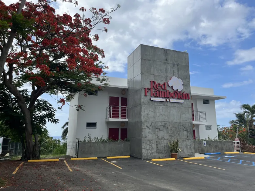 Red Flamboyan Guesthouse and Restaurant - Image 1