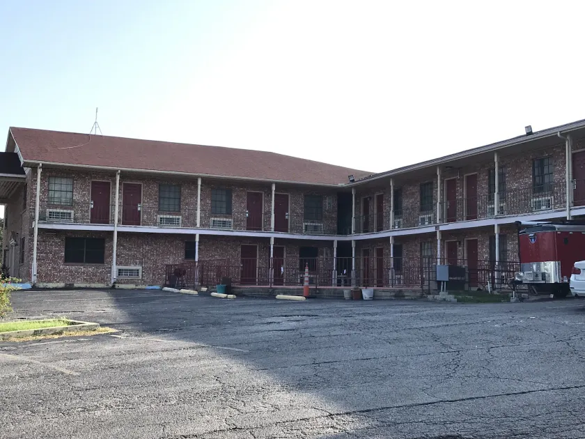 Executive Inn - Image 1