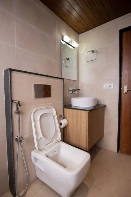 Everest Manla Resort - Image 1