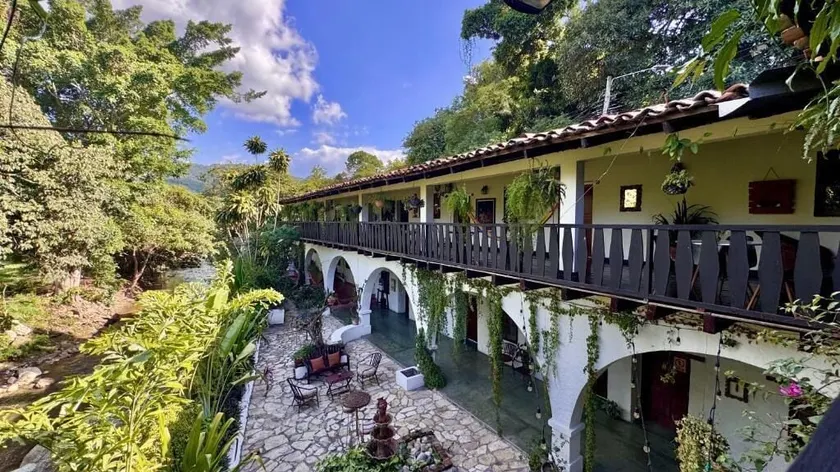 Garden Hotel - Outdoor dining