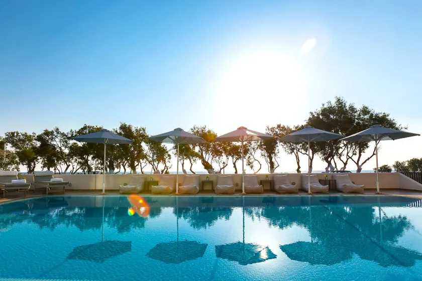 Memories Beach Hotel - Image 1