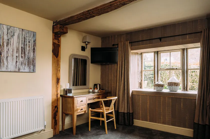Assheton Arms - Camera
