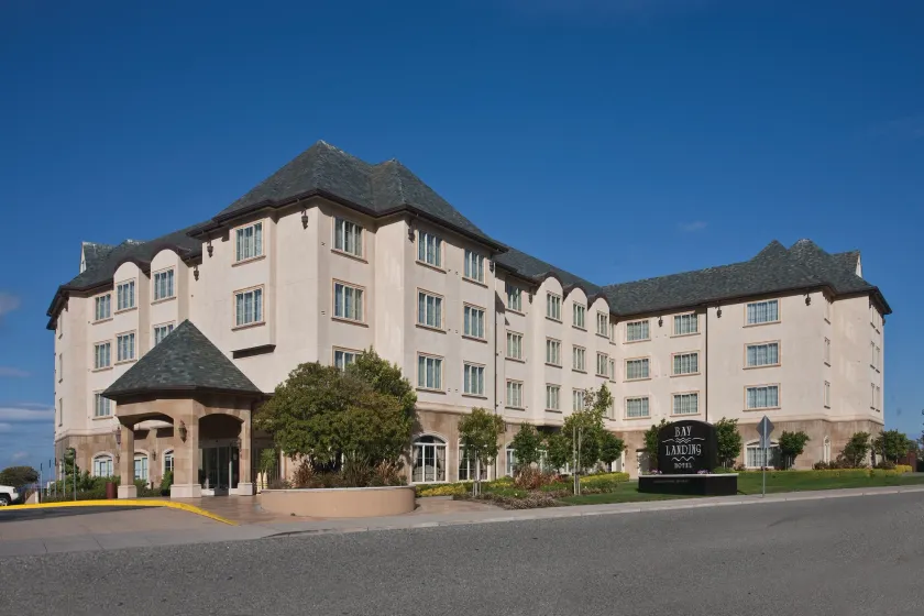 Bay Landing Hotel - Image 1
