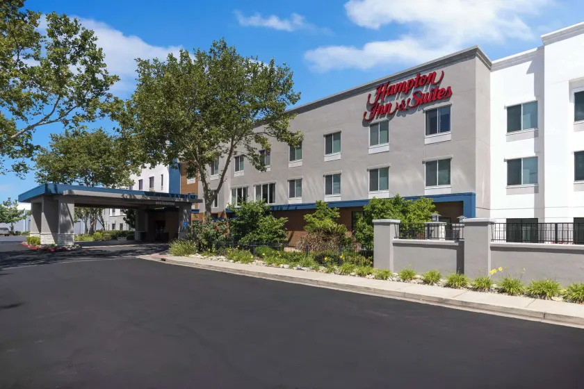 Hampton Inn & Suites Yuba City - Image 1