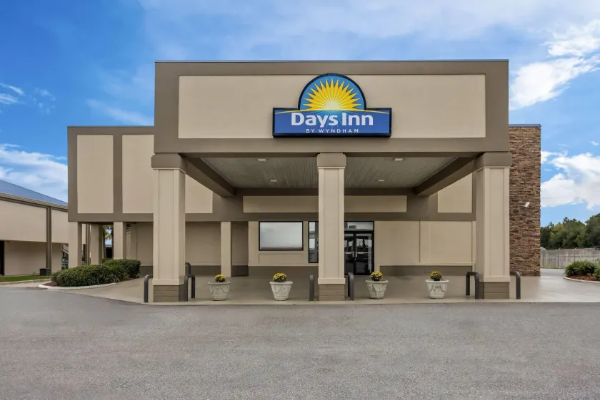 Days Inn by Wyndham Adel I-75 - Image 1