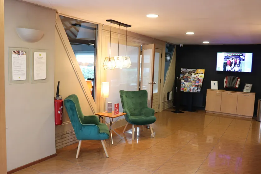 Logis Hôtel Des Acacias Lille Neuville en Ferrain, Restaurant l'Acacias Gourmand - Hall
