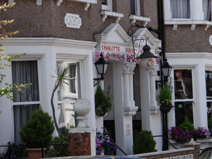 Charlotte Guest House - Image 1