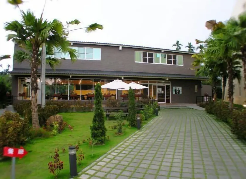 Moon Villa - Image 1