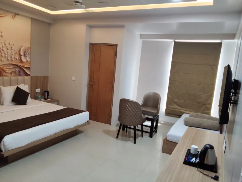 Hotel Yash Regency - Image 1