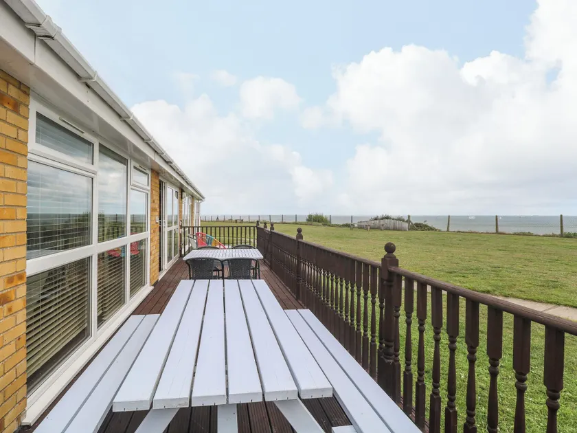 Bungalow 14 - Image 1