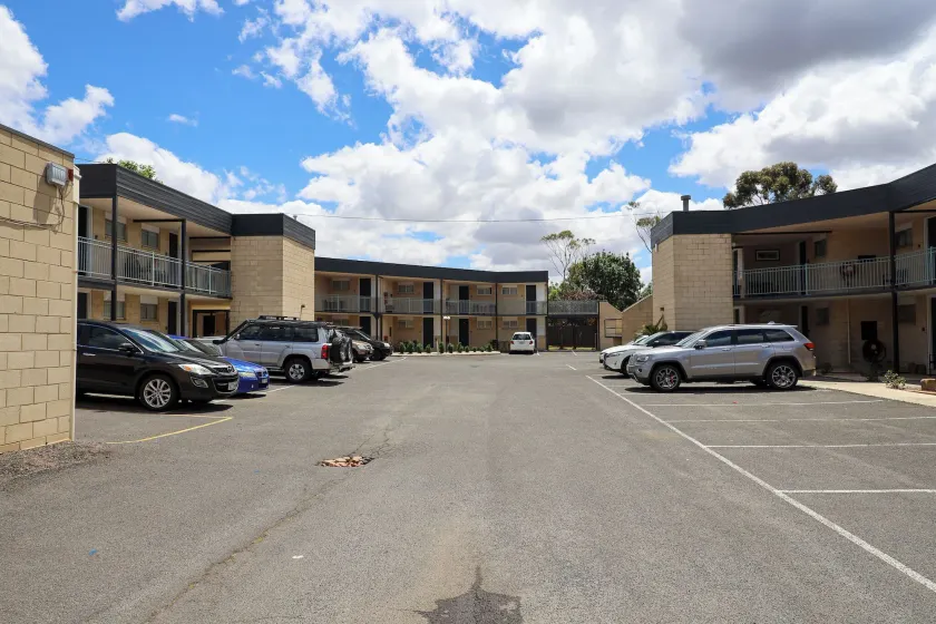 Bendigo Motor Inn - Image 1
