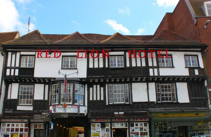 Brook Red Lion Hotel - Image 1