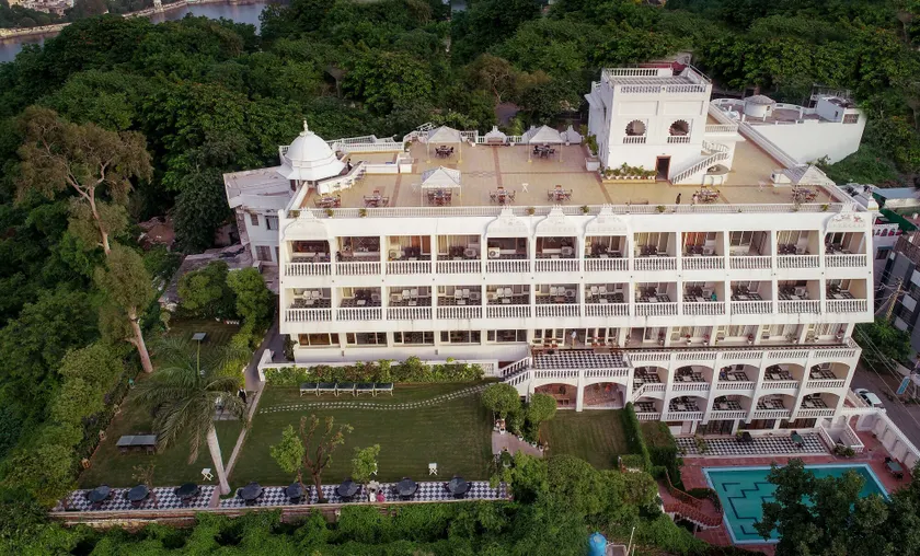 Hotel Hilltop Palace - Image 1
