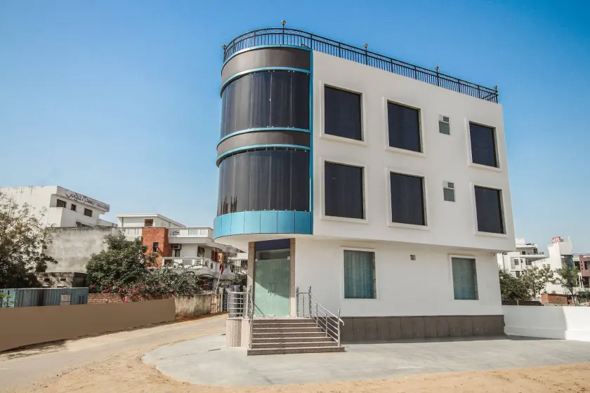 OYO 35787 Hotel Lotus - Image 1