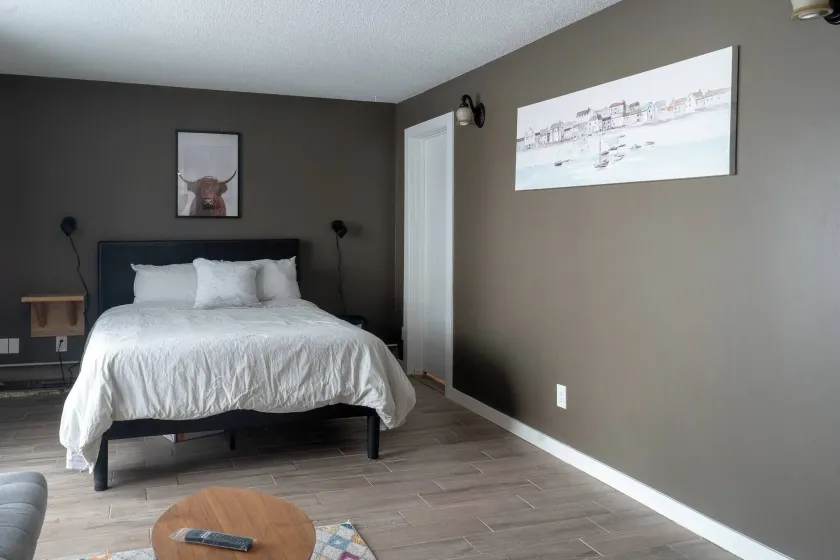 One Bedroom Condo Near Whyte Ave - Image 1
