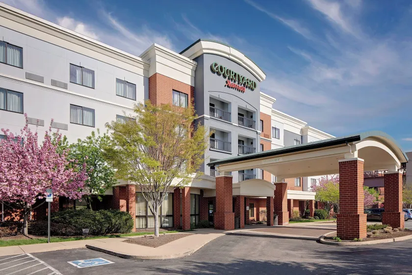Courtyard by Marriott Pittsburgh West Homestead Waterfront - Image 1