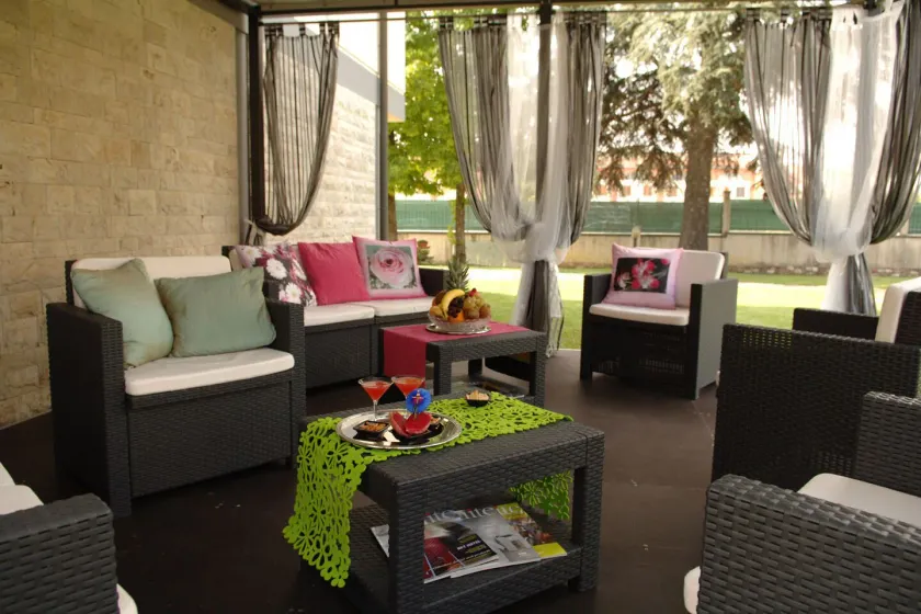 B&B Live09 Design - Image 1