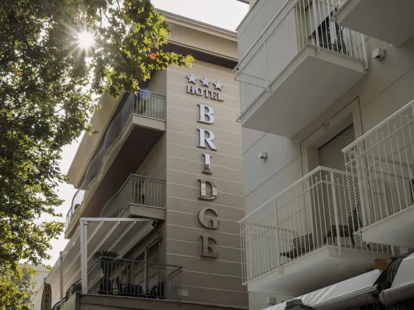 Hotel Bridge - Image 1