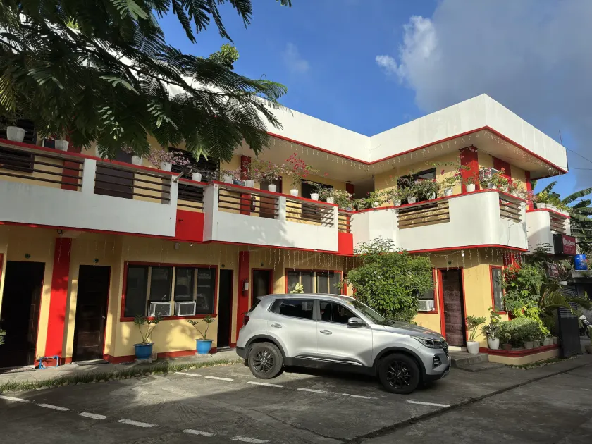 RedDoorz near Mariners Legazpi - Image 1