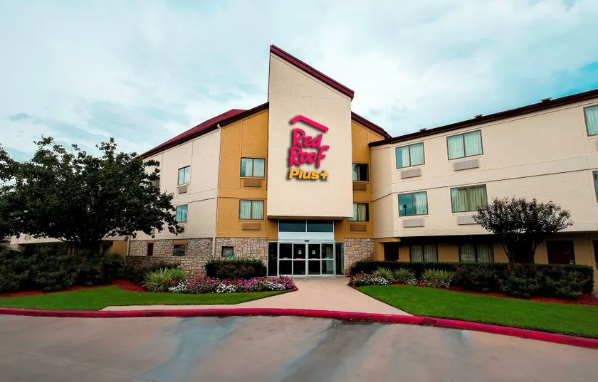Red Roof Inn PLUS+ Houston - Energy Corridor - Image 1