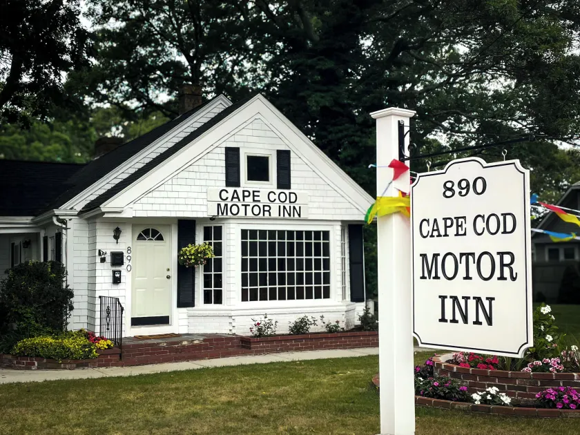 Cape Cod Motor Inn - Image 1