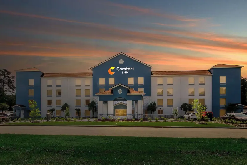 Comfort Inn Conroe - Image 1