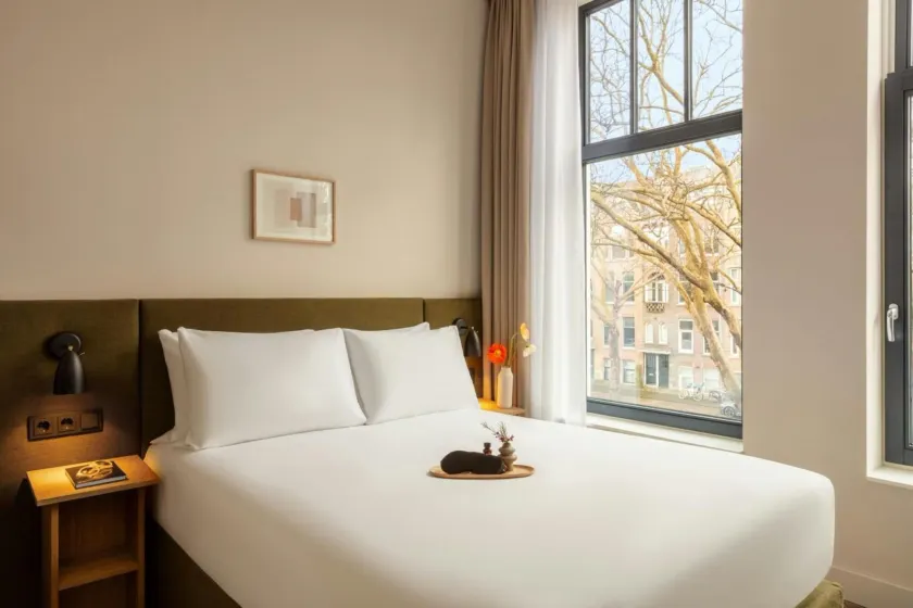 Hotel Middelland Rotterdam - Image 1