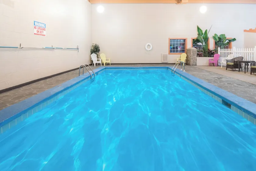 Knights Inn and Suites - Grand Forks - Image 1