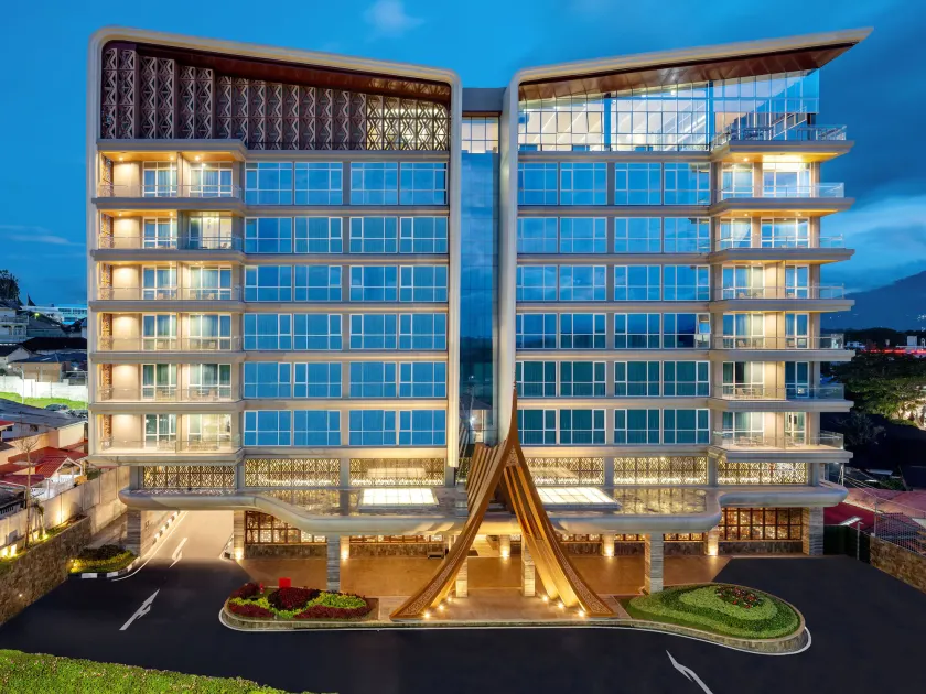 Hotel Santika Bukittinggi - Image 1