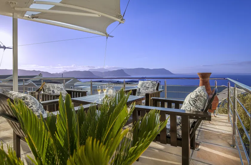 Magellans Hotel - Image 1