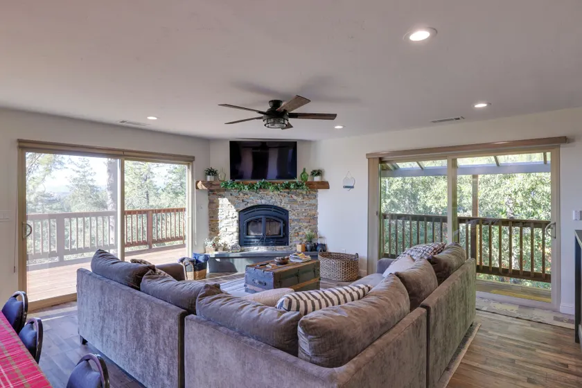 Ski, Hike & Fish: Mtn-view Gem w/ Deck in Tuolumne - Image 1