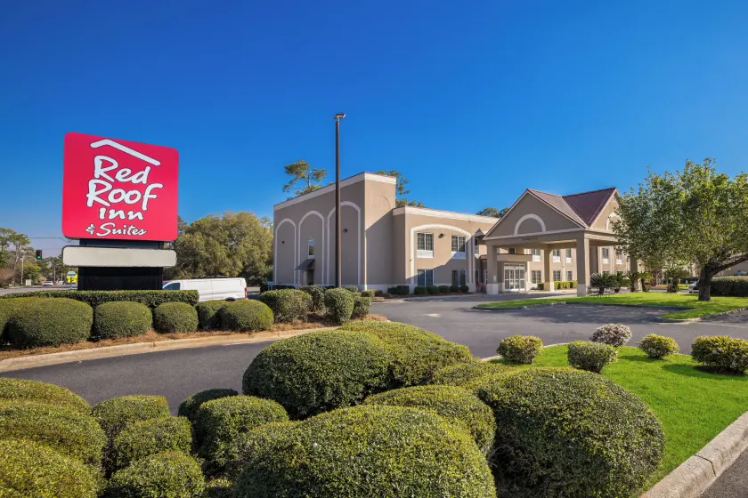 Red Roof Inn & Suites Albany, GA - Image 1