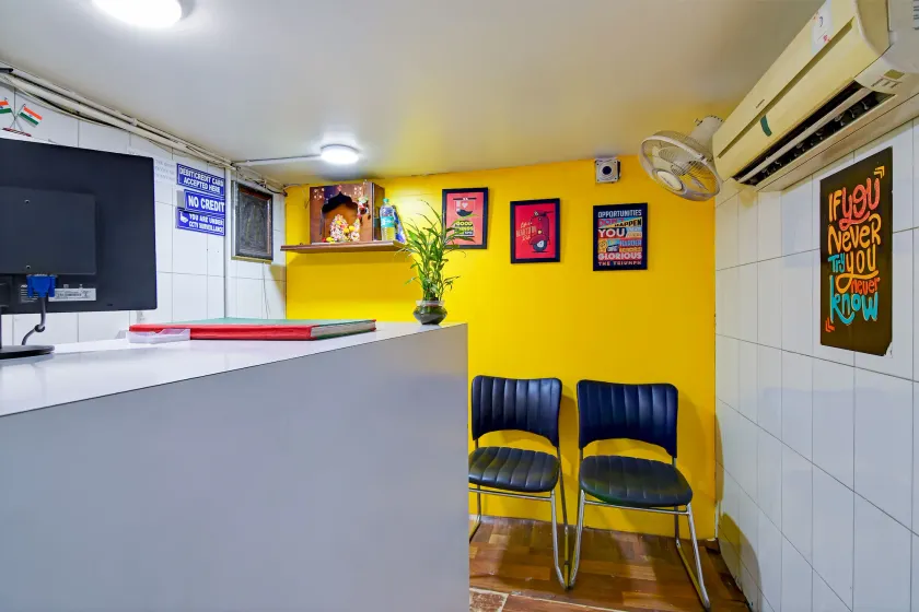 Brill Rooms Near City Centre Metro Station - Image 1
