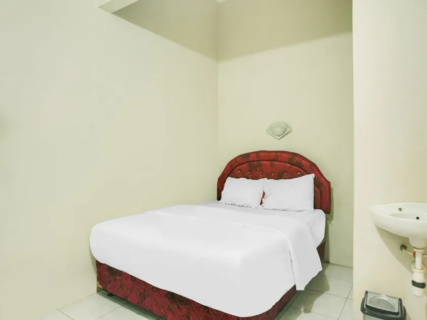 OYO 2872 Garuda Guest House - Image 1
